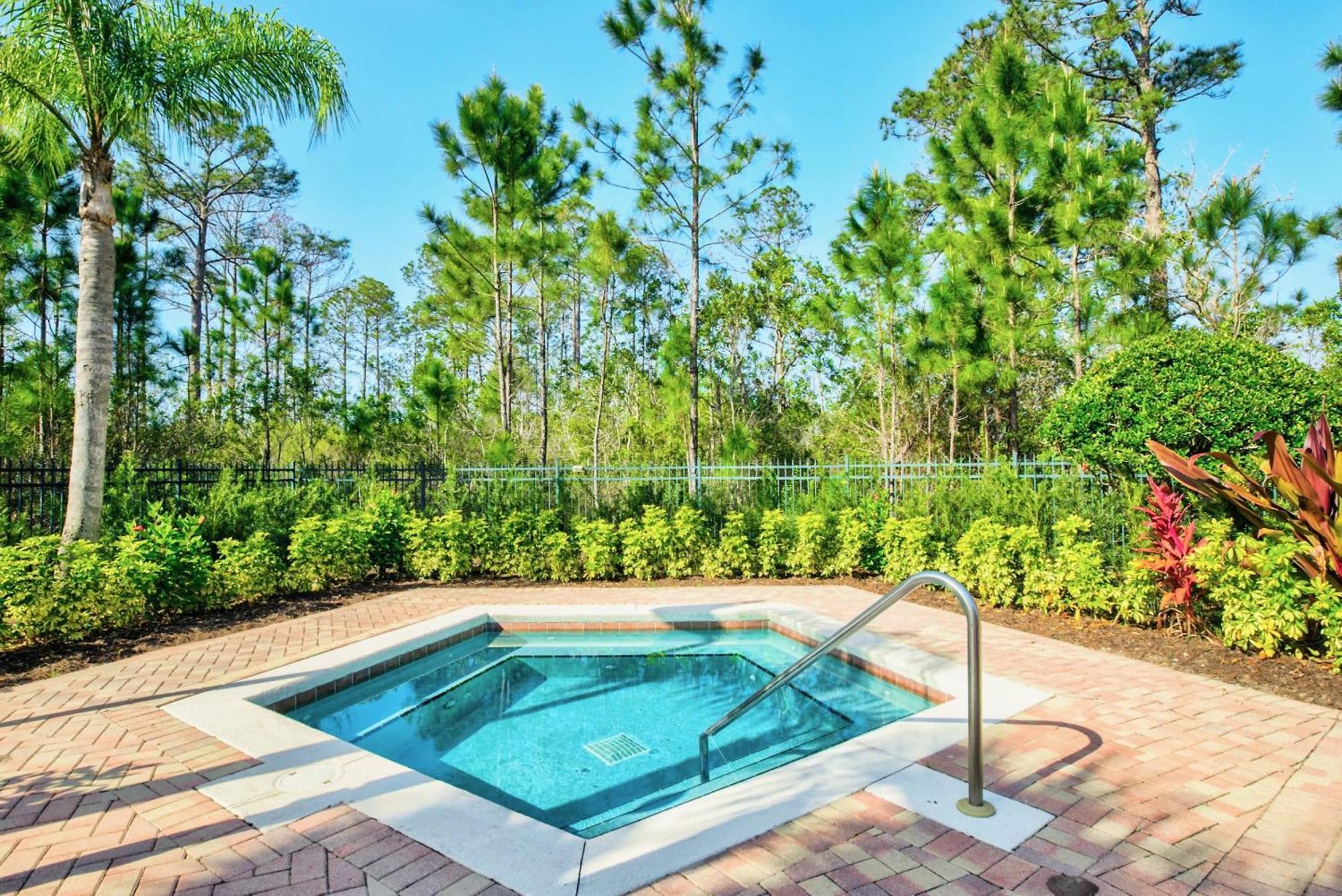 Stunning 2Br Condo With Hot Tub And Pool, Near Disney! Orlando Exterior photo