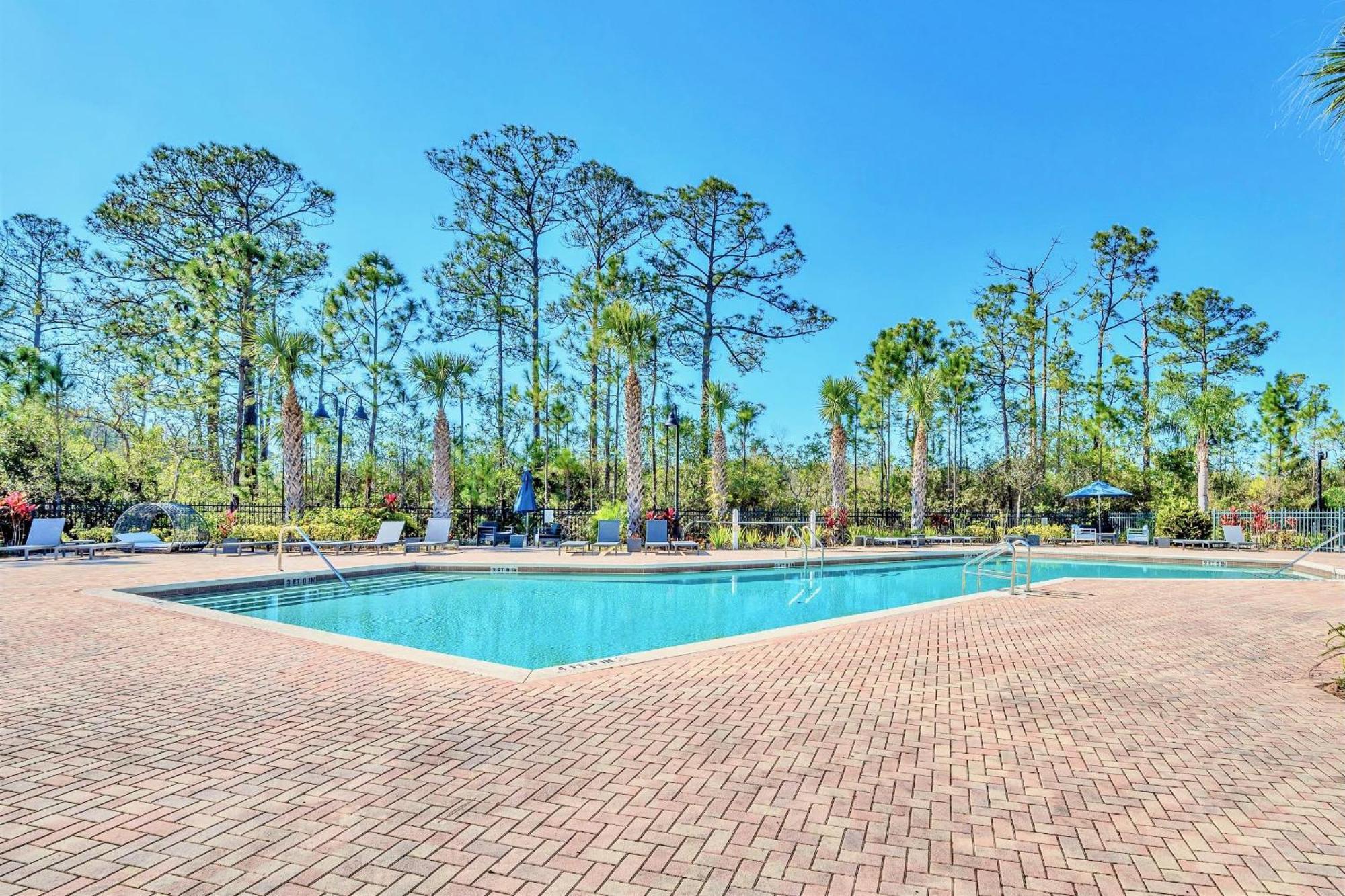 Stunning 2Br Condo With Hot Tub And Pool, Near Disney! Orlando Exterior photo