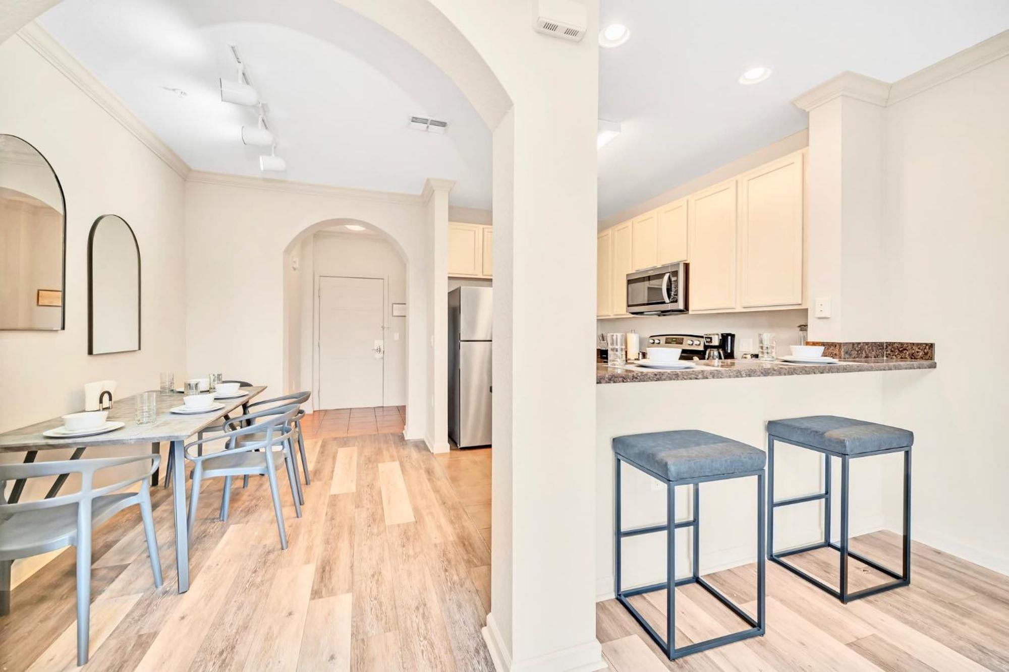 Stunning 2Br Condo With Hot Tub And Pool, Near Disney! Orlando Exterior photo
