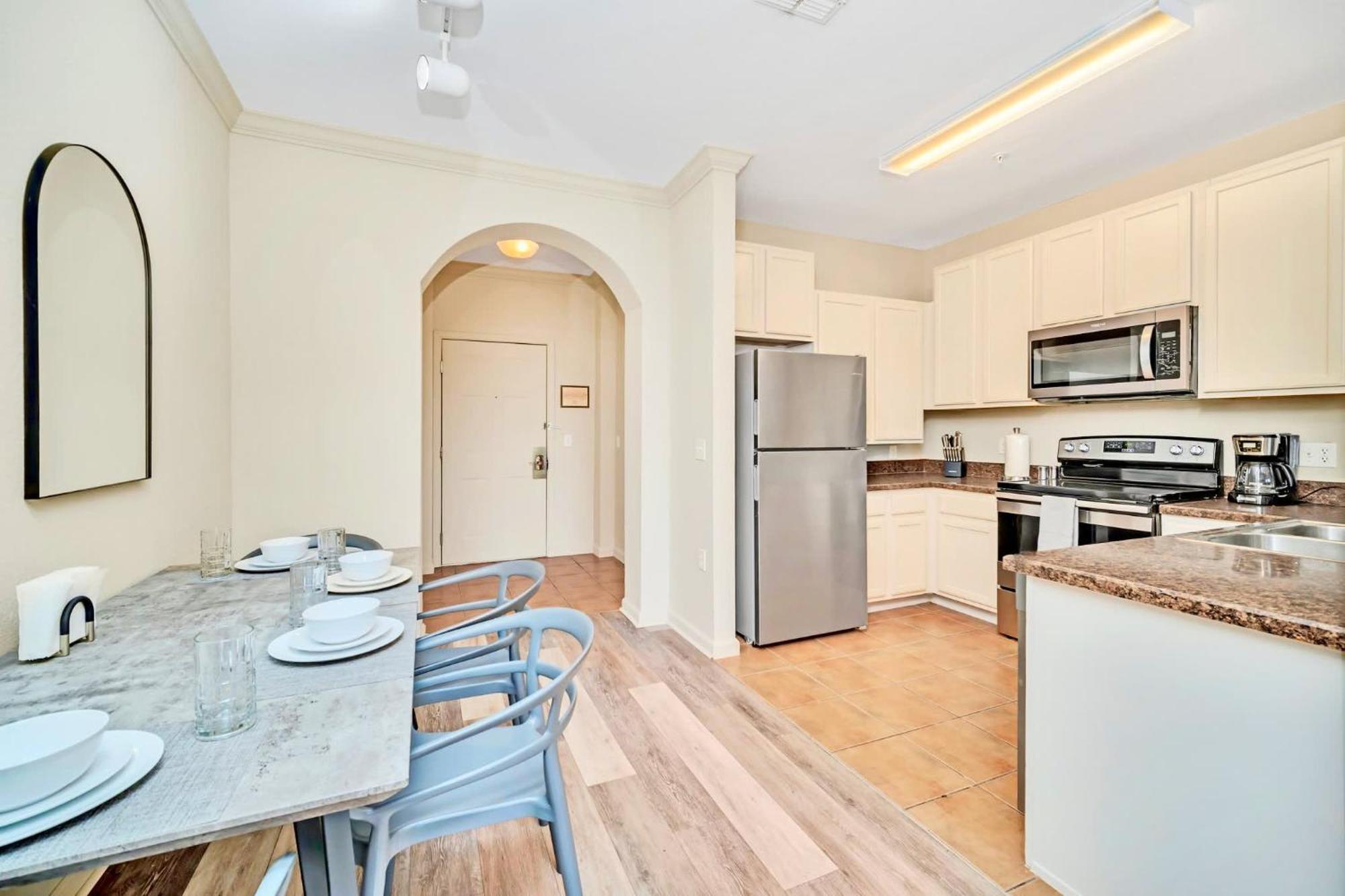 Stunning 2Br Condo With Hot Tub And Pool, Near Disney! Orlando Exterior photo
